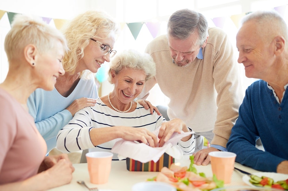 Group activities for seniors in assisted living